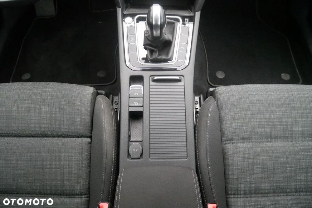 Volkswagen Passat Variant 2.0 TSI Business DSG - 11