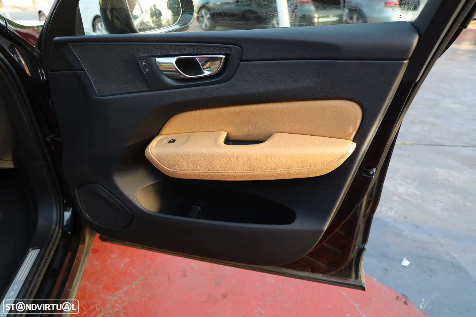 Volvo XC 60 2.0 D3 Momentum Plus - 35