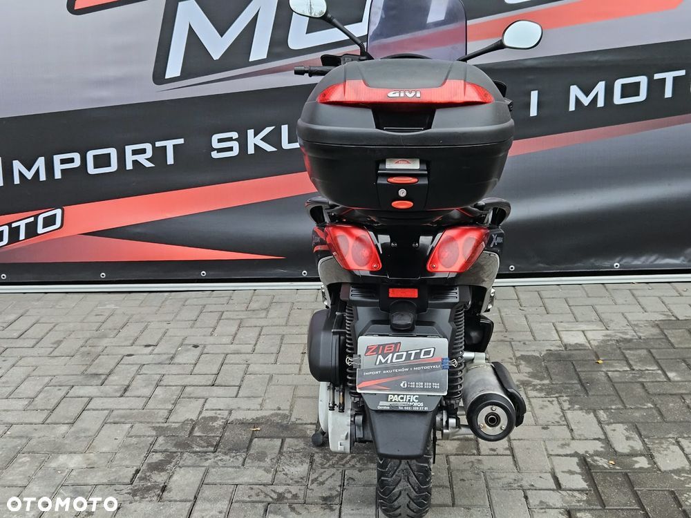 Yamaha X-max - 16