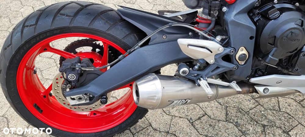 Triumph Street Triple - 16