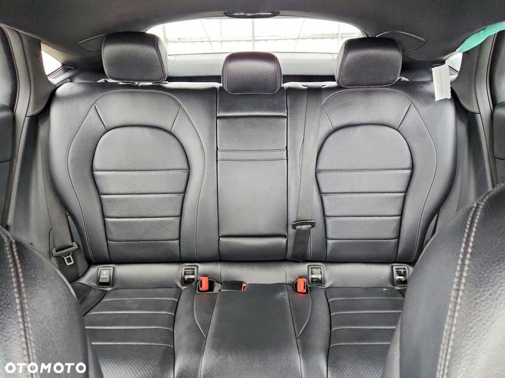 Mercedes-Benz GLC 300 4Matic 9G-TRONIC AMG Line - 10