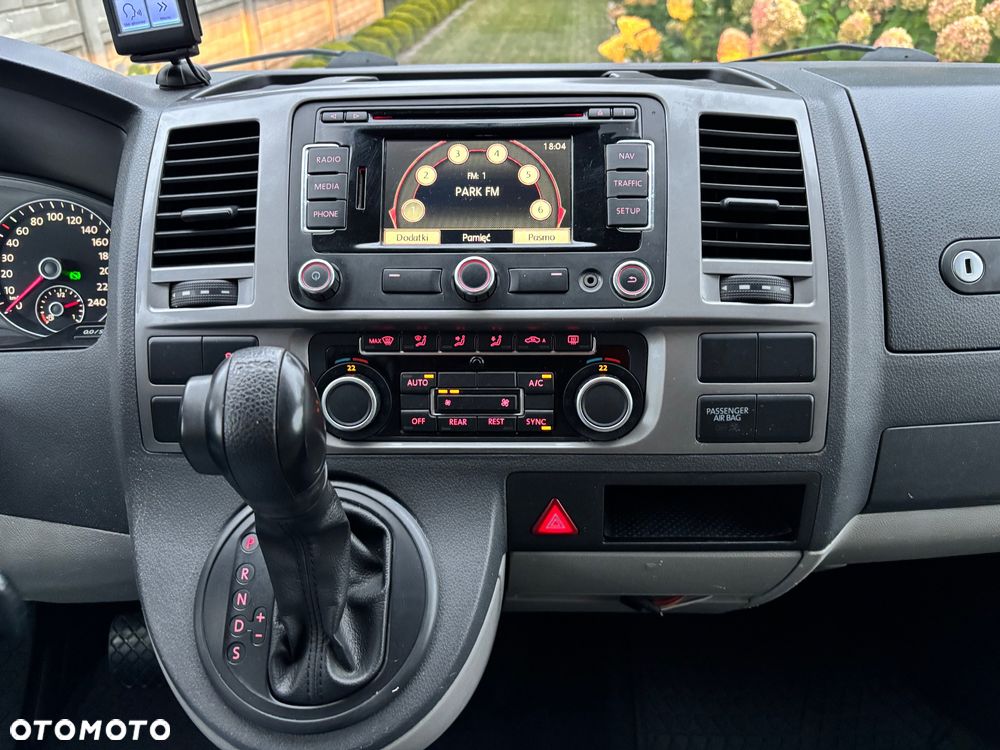 Volkswagen Caravelle - 11