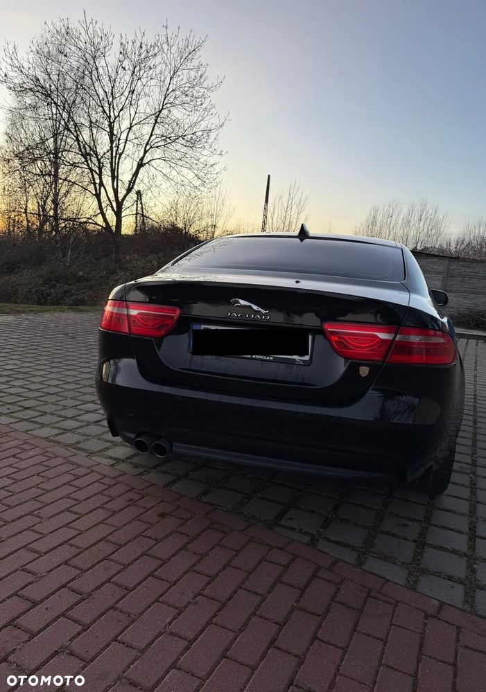 Jaguar XE 2.0 D Prestige - 13