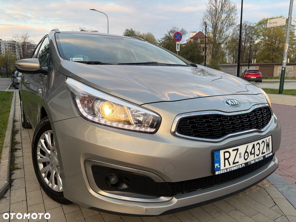 Kia Ceed 1.6 GDI ISG UEFA EURO 2016 - 5