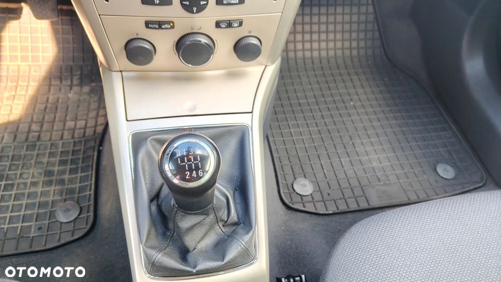 Opel Astra 1.9 CDTI DPF NAVI - 9