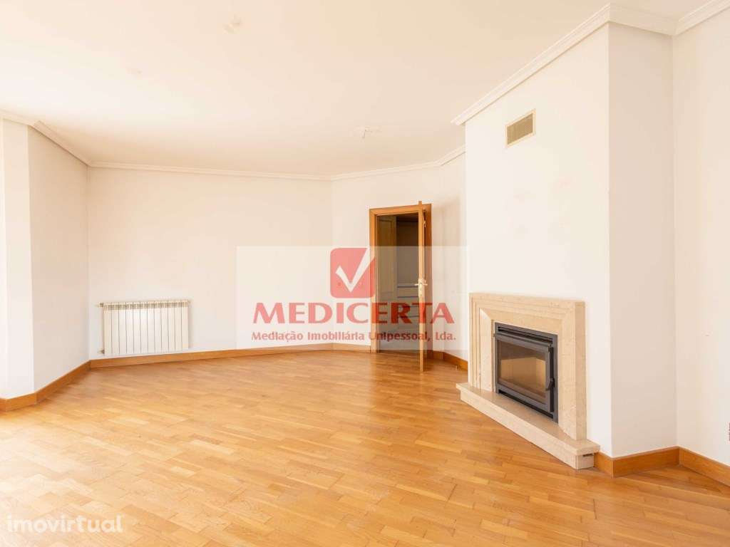 Amadora T4 (2 Parqueamentos + Arrecadação) - Grande imagem: 3/27