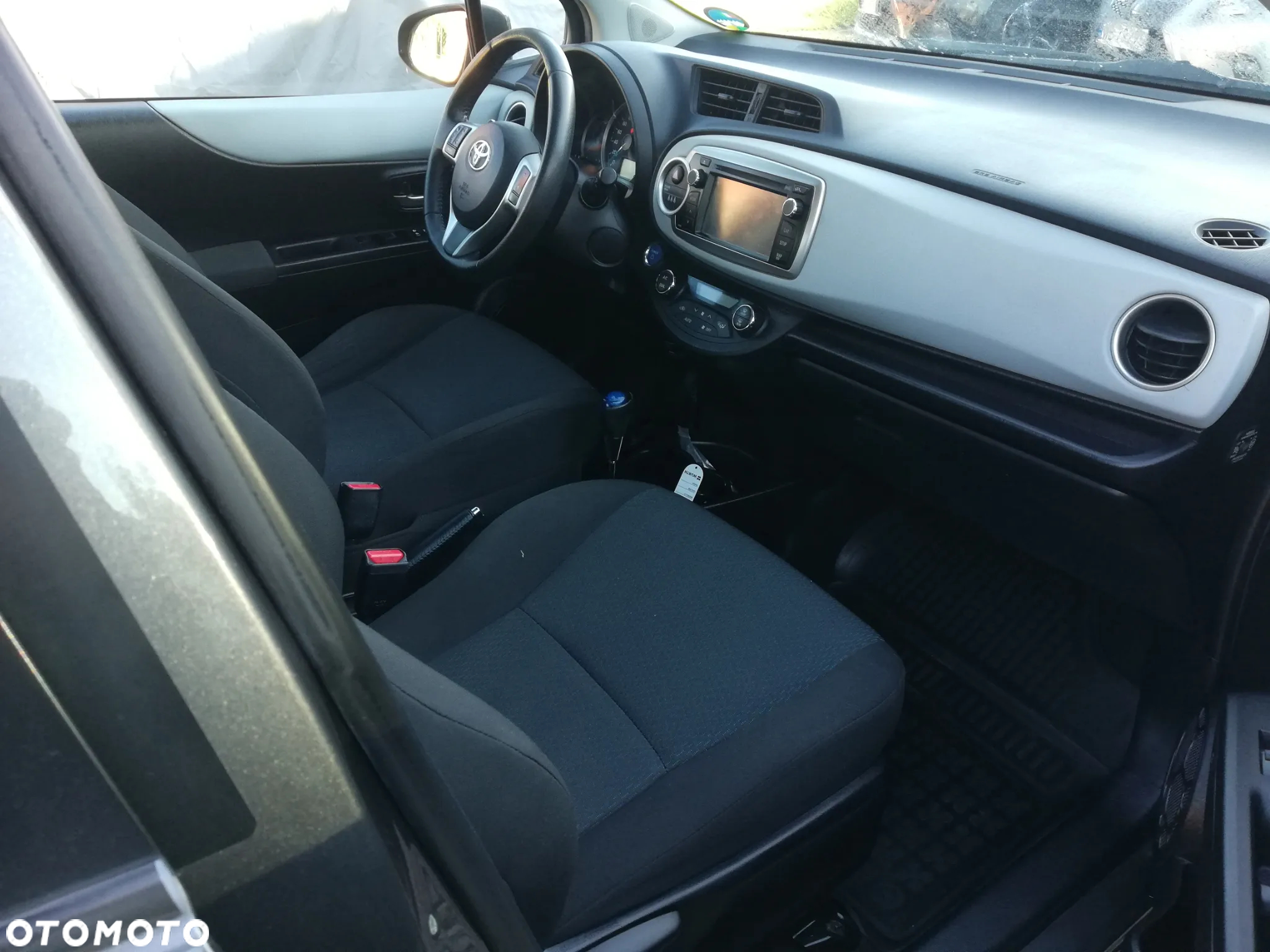 Toyota Yaris Hybrid 100 Premium - 6