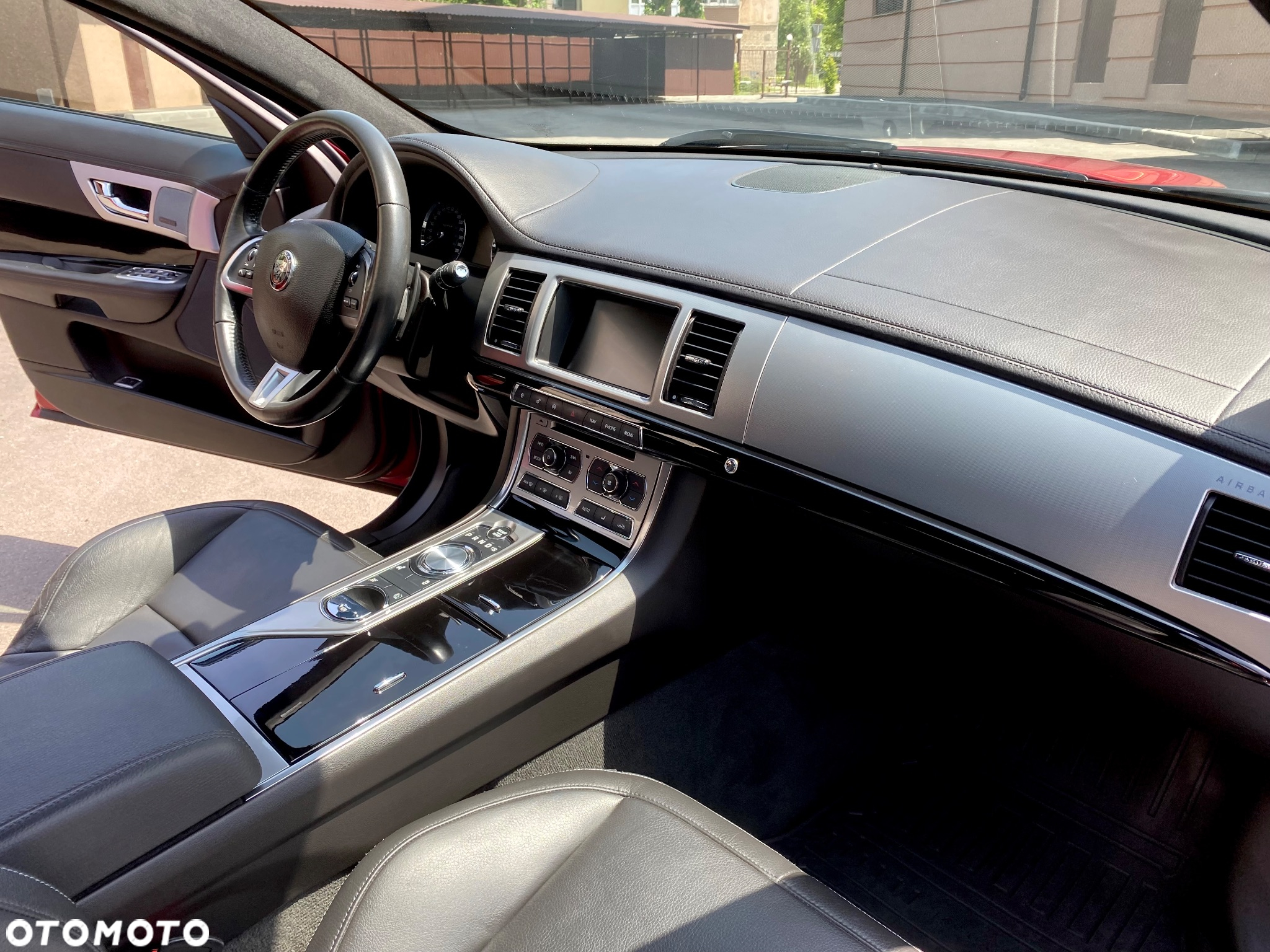Jaguar XF 3.0 T AWD R-Sport - 11