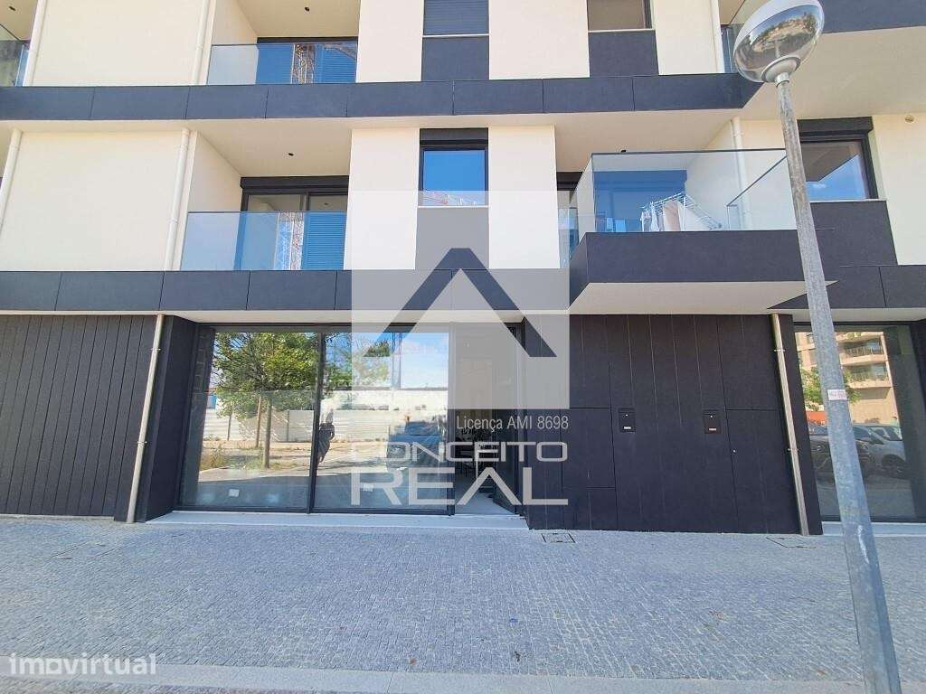 Loja c/ jardim privativo | Comércio / Restauração | Pícua, Águas Santa - Grande imagem: 2/23