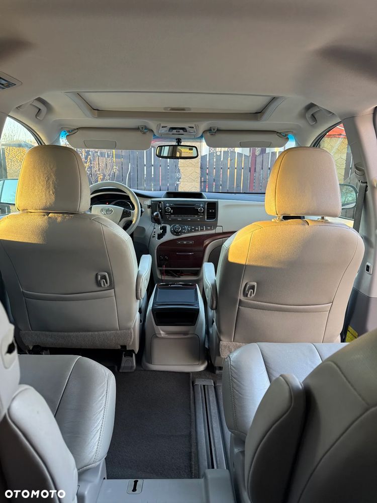 Toyota Sienna - 8