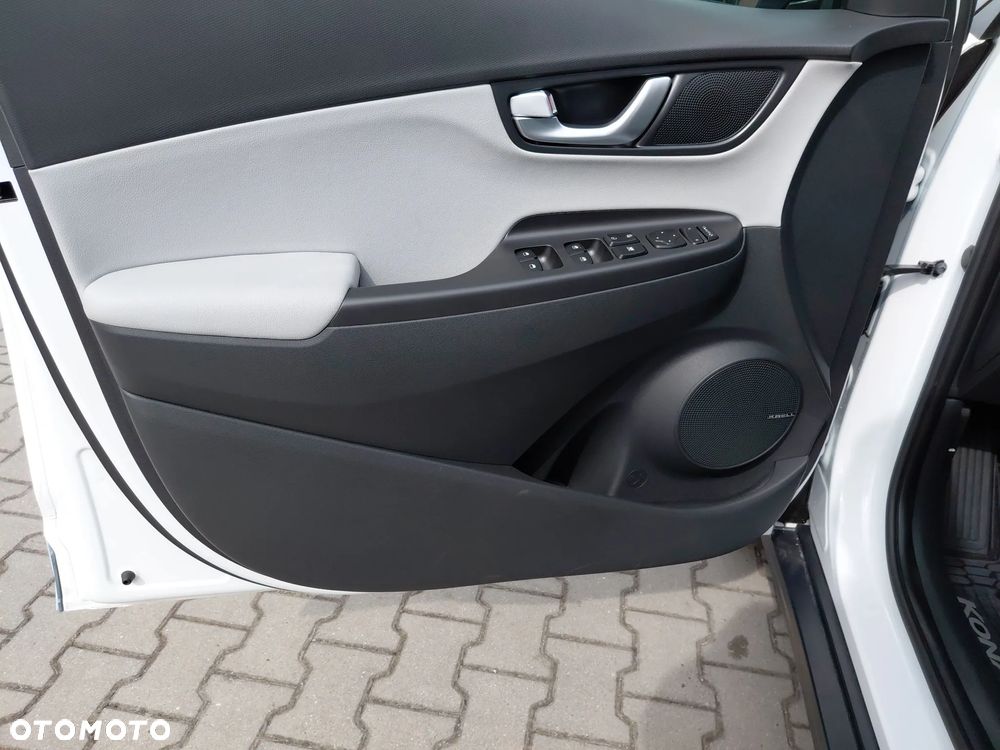 Hyundai Kona 64kWh Executive - 11