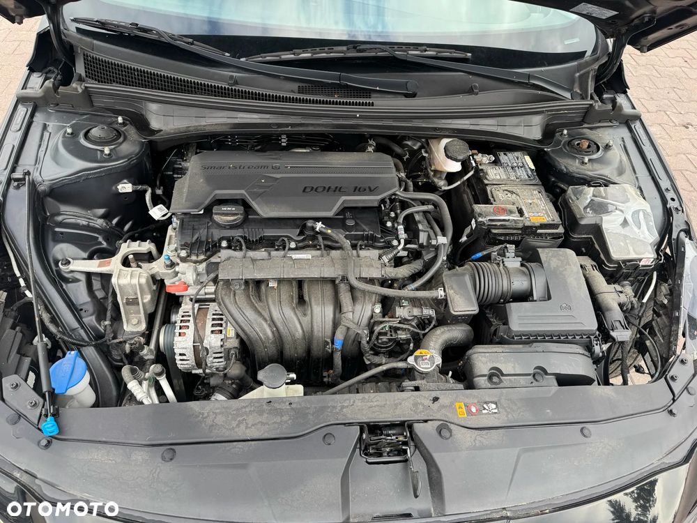 Hyundai Elantra - 22