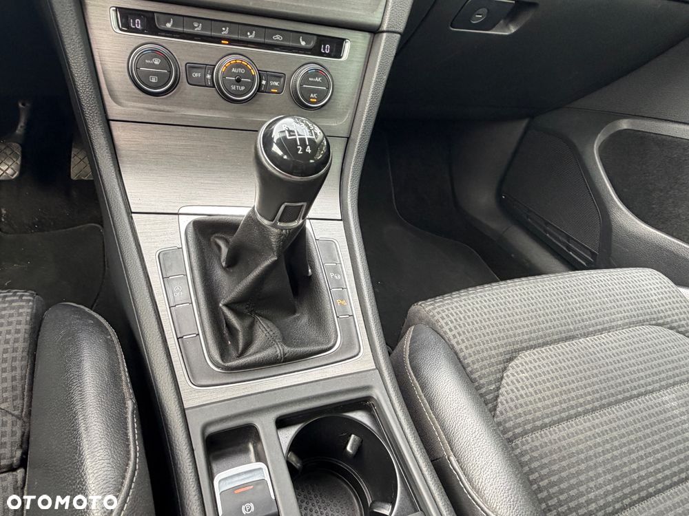 Volkswagen Golf 1.6 TDI DPF BlueMotion Technology Comfortline - 18