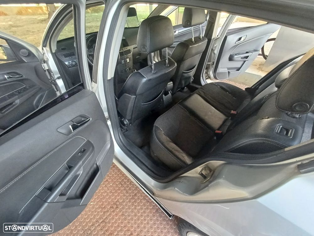 Opel Astra 2.0 T Cosmo - 38