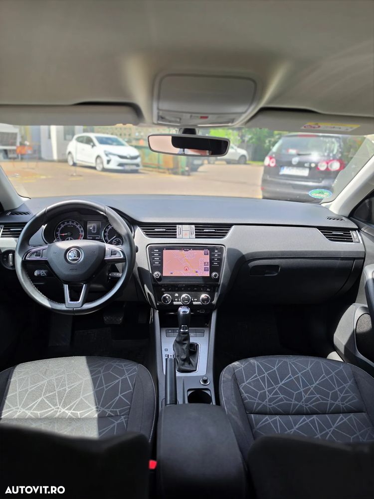 Skoda Octavia 1.6 TDI DSG Style - 6