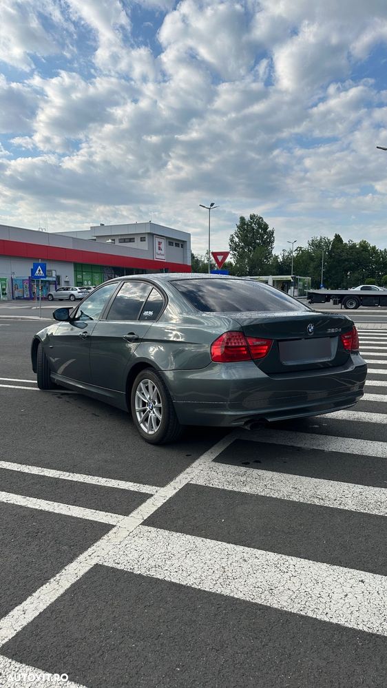 BMW Seria 3 320d EfficientDynamics Edition - 3