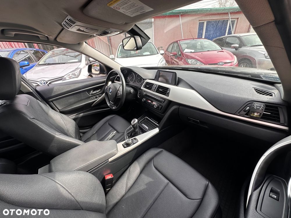BMW Seria 3 318d Blue Performance Sport Line - 11