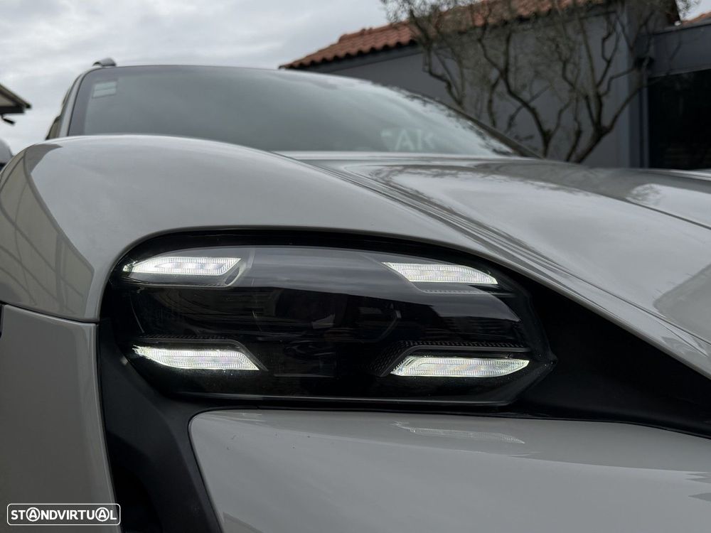 Porsche Taycan Cross Turismo 4 - 8
