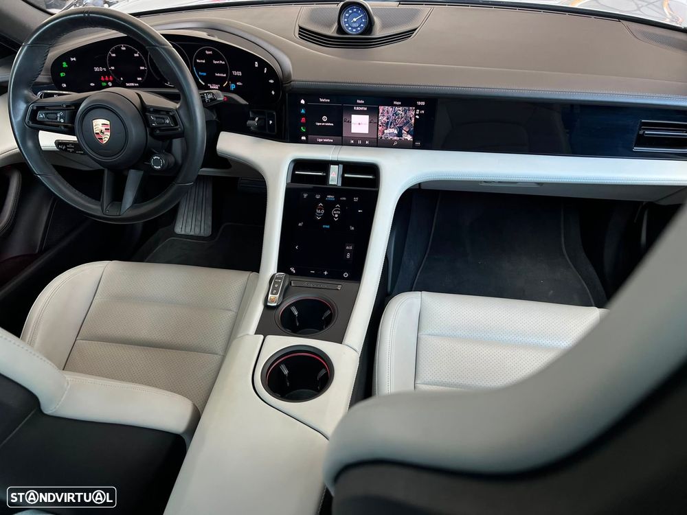 Porsche Taycan 4 — fotografia 30