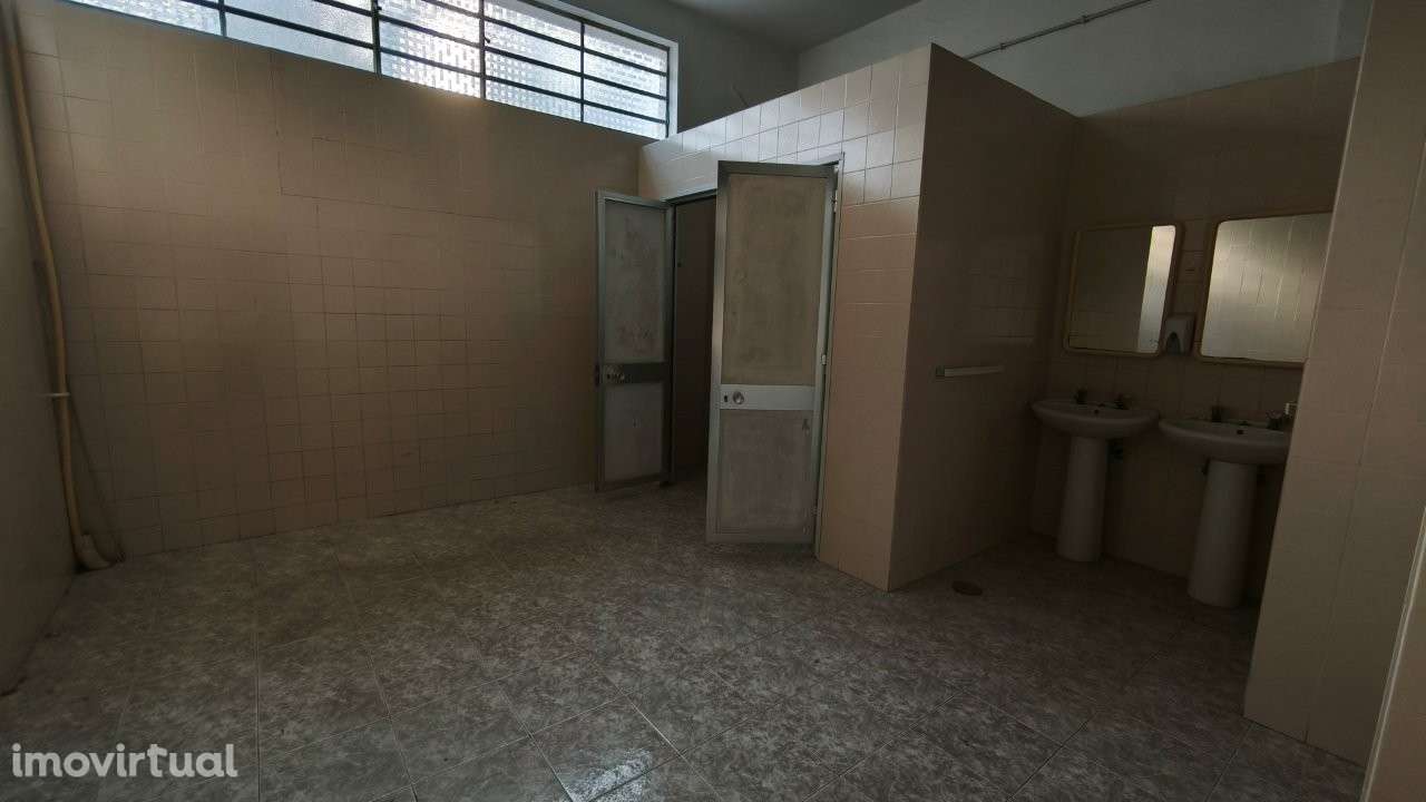 Excelente armazém de 4 frentes na Zona industrial Monte das Cruzes. - Grande imagem: 3/19