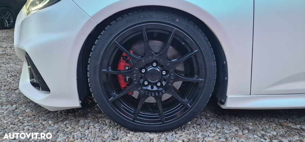 Ford Focus 2.0 EcoBoost ST mit Leder-Sport-Paket - 17