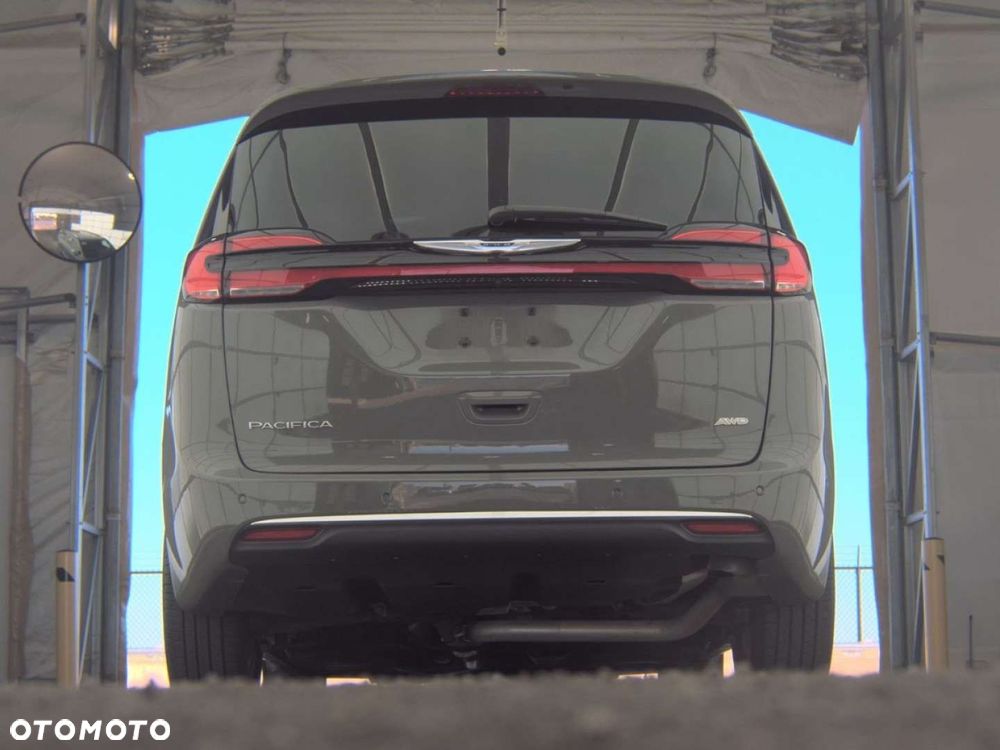 Chrysler Pacifica - 5