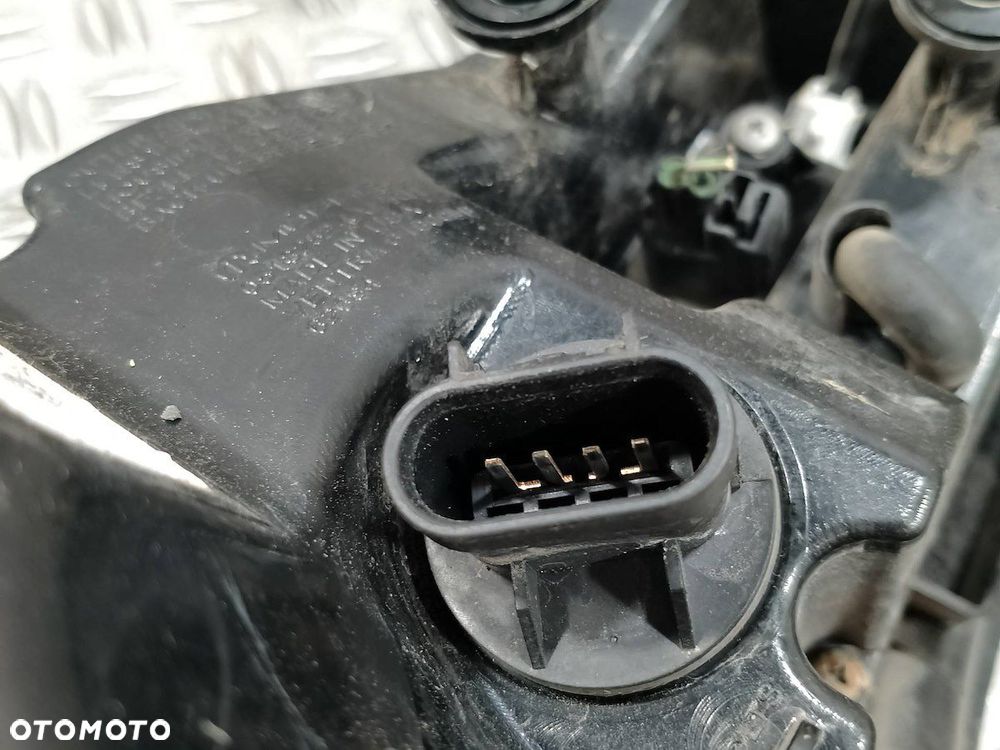 LAMPA TYLNA PRAWA CHRYSLER 200 (JS) 05182524AE SEDAN - 4