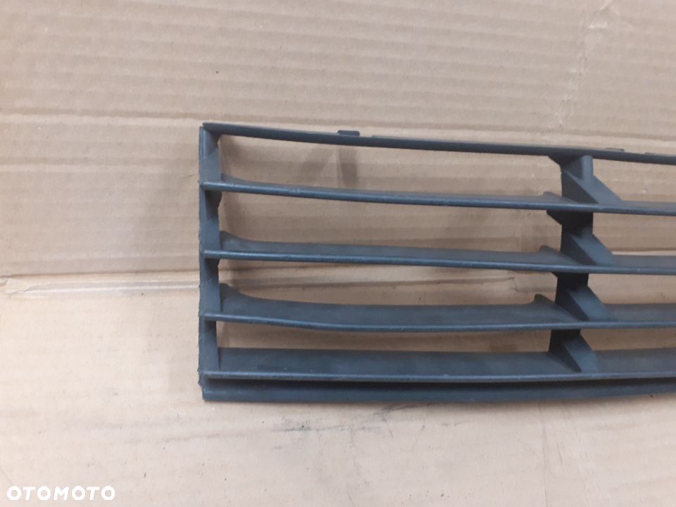 SKODA Octavia III 3 Kratka Zaślepka Osłona Maskownica Atrapa zderzaka Środkowa  3B0 853 677 F - 2