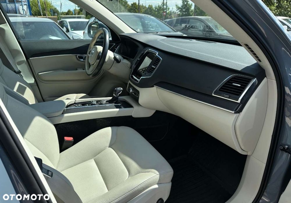 Volvo XC 90 - 30