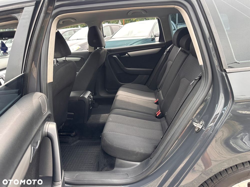 Volkswagen Passat 2.0 TDI Comfortline R-Style - 6