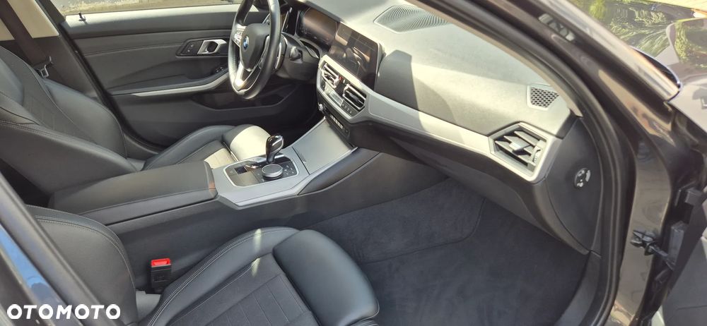 BMW Seria 3 320d mHEV - 17