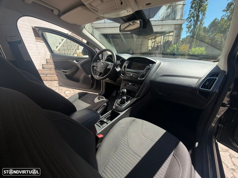 Ford Focus 1.5 TDCi ECOBlue Titanium - 37