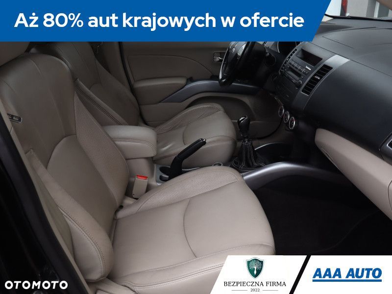 Mitsubishi Outlander - 11