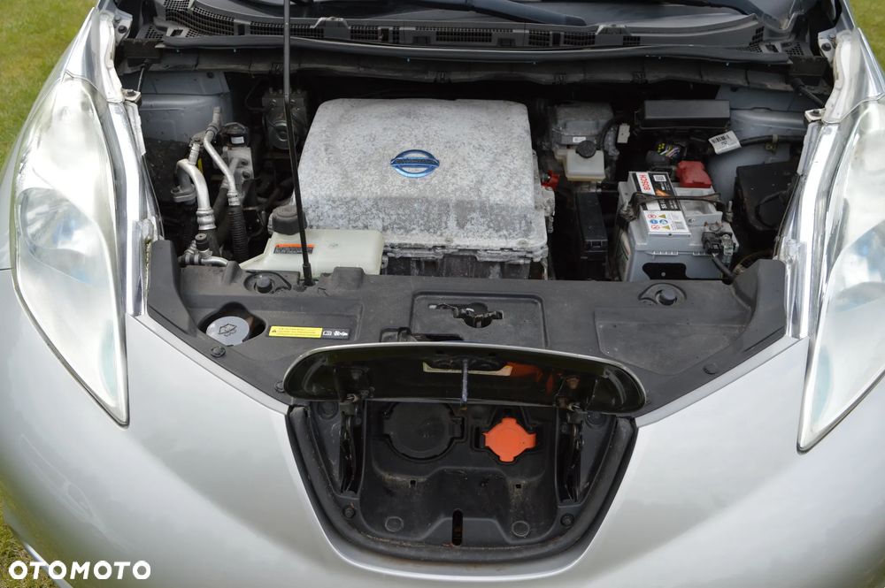 Nissan Leaf 24 kWh (mit Batterie) Visia + - 35