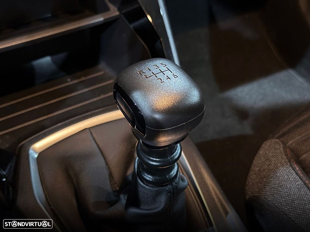 Peugeot 2008 1.2 PureTech Active Pack - 26