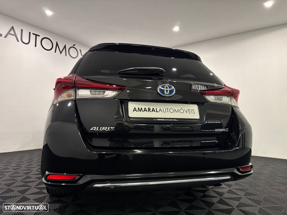 Toyota Auris Touring Sports 1.8 HSD Comfort +P.Techno+P.Sport - 23