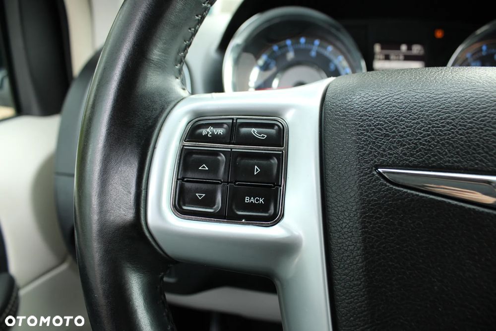 Chrysler Town & Country 3.6 Touring - 27