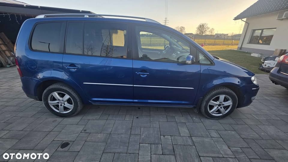 Volkswagen Touran - 4