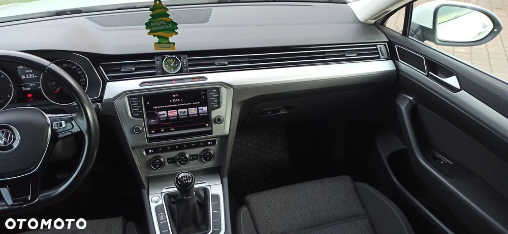 Volkswagen Passat - 20
