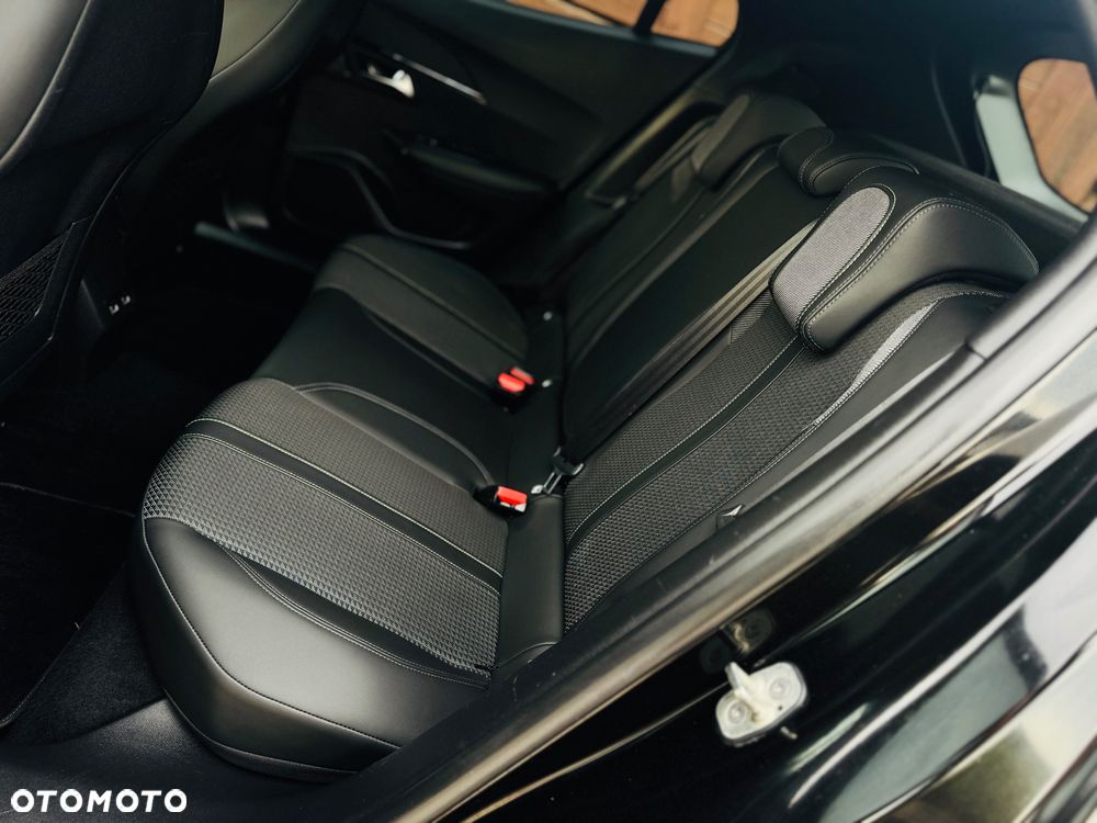 Peugeot 2008 PureTech 130 GT - 28