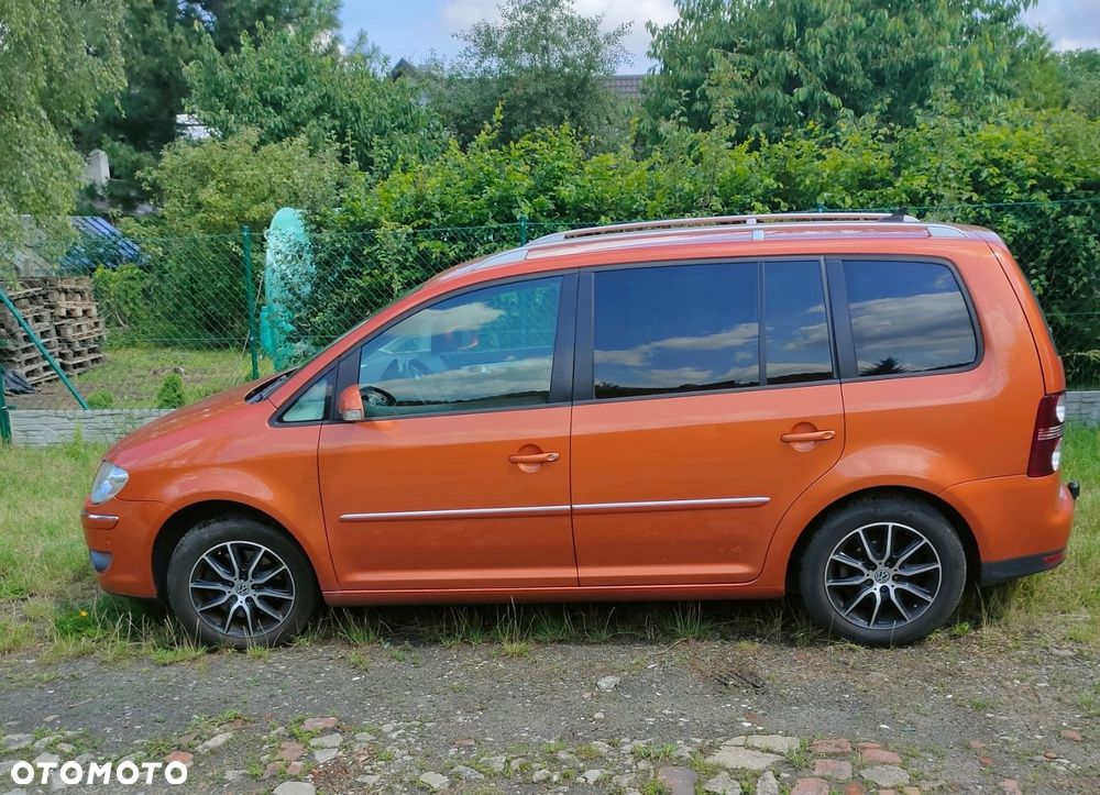 Volkswagen Touran 2.0 TDI DPF Highline - 4
