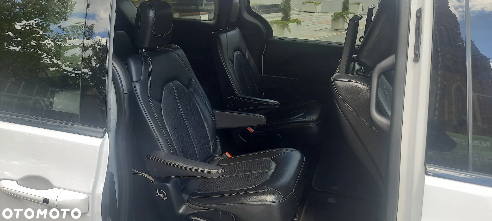 Chrysler Pacifica - 32