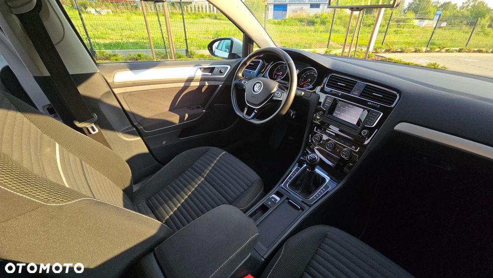 Volkswagen Golf - 17