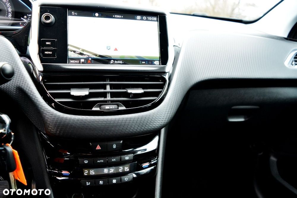 Peugeot 2008 PureTech 110 GPF Stop&Start EAT6 Allure - 8