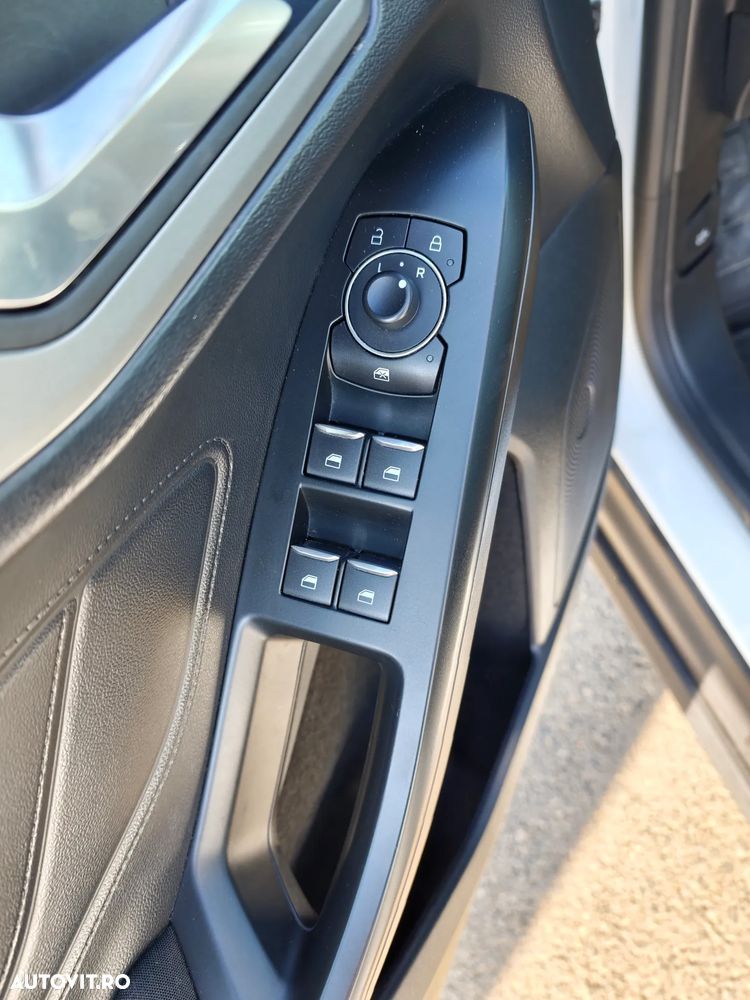 Ford Focus 1.0 EcoBoost 6MT MHEV Titanium - 11