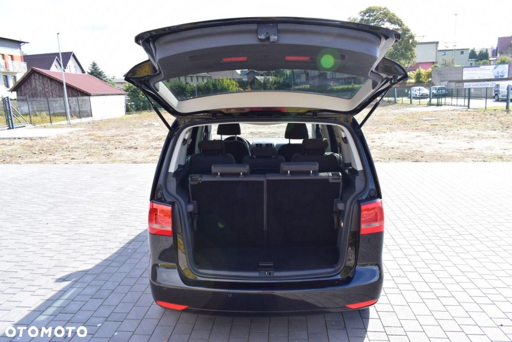 Volkswagen Touran - 11