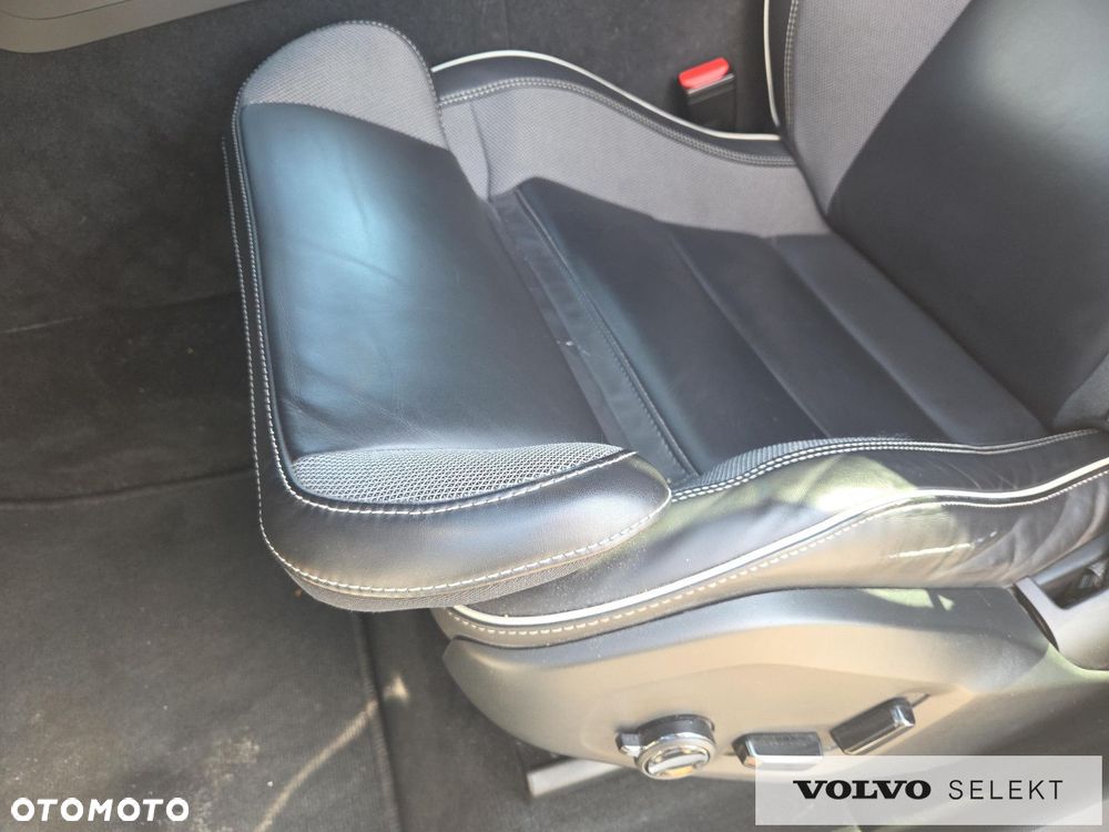 Volvo XC 60 B5 B AWD Plus Dark - 25