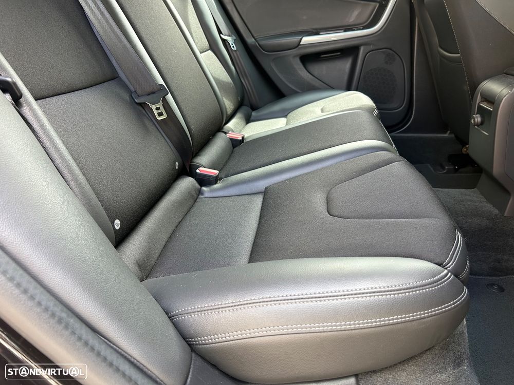 Volvo V60 2.0 D3 Momentum - 15