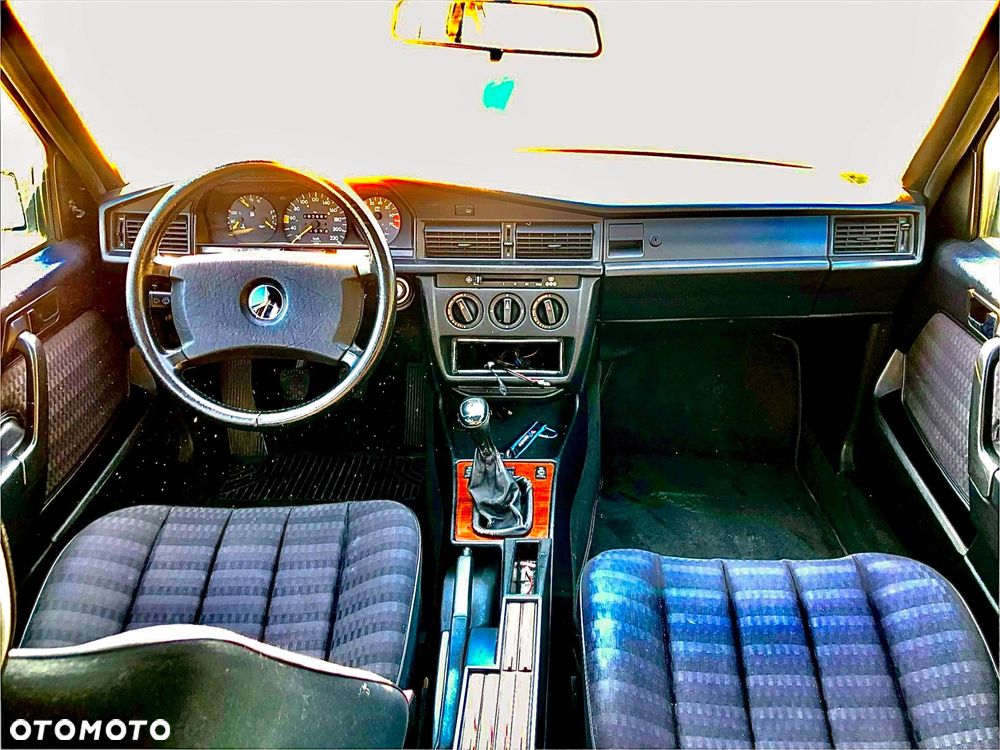 Mercedes-Benz W201 (190) - 8