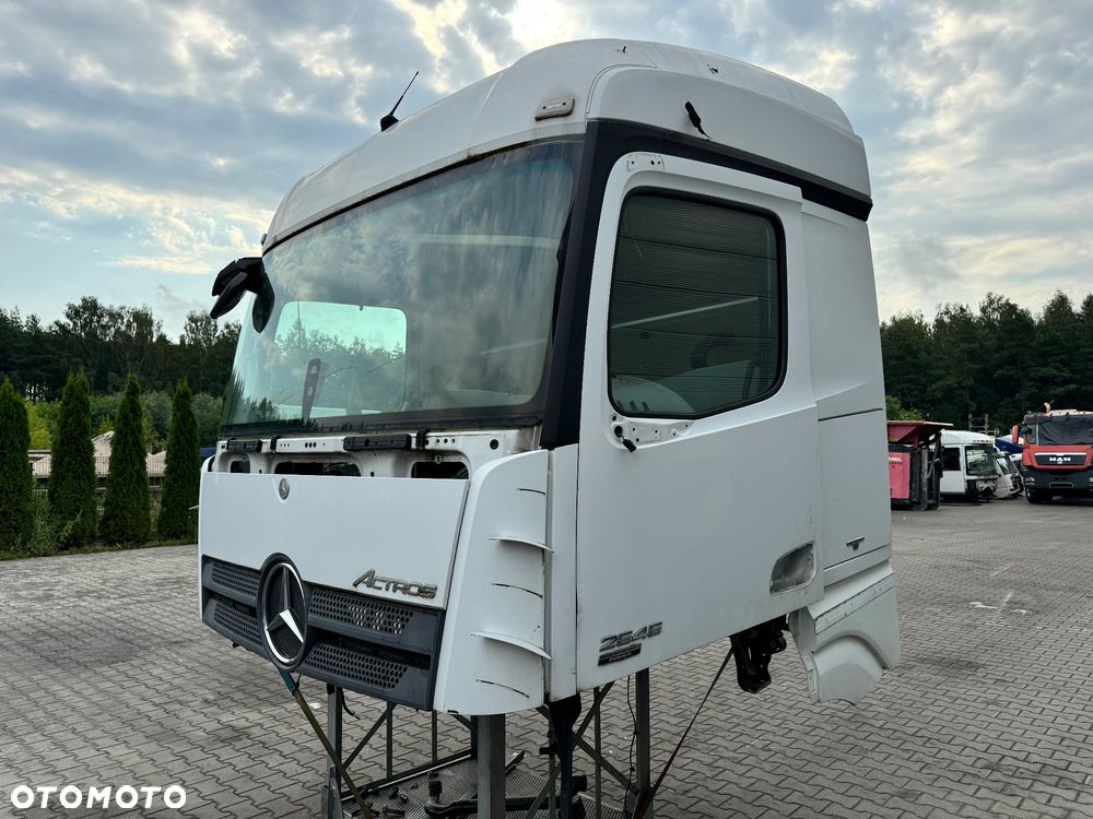 Kompletny szkielet kabiny sypialnej Mercedes Actros 2545 MP4, drzwi, maska - 2